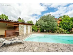 Maison 9 pièces 232 m²