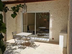 A LOUER de décembre à juin studio meublé de 35m2 très ensoleillé avec belle hauteur sous p