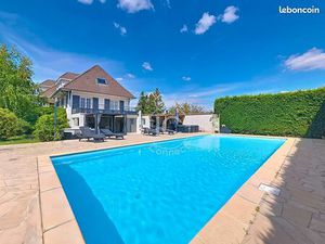 Maison 9 pièces 280 m²