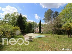 Villa 10 pièces 280 m²