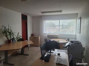 Bureau lumineux à louer (divisible)- 40 m² avec parking privé