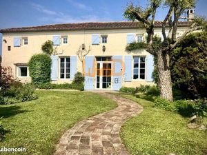 Maison 8 pièces 232 m²