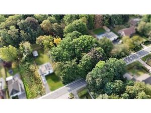 Beau terrain de +/- 15a50ca pour construction ouverte près d