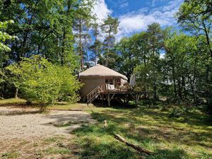 Confortable yourte contemporaine sur terrain de 3330m² avec magnifique vue