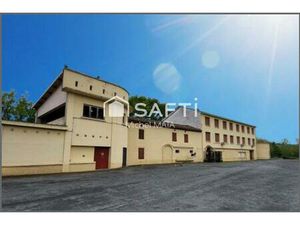 Immeuble à rénover d'environ 1230 m² sur une parcelle de 4368 m²