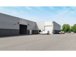 Entrepôt à louer dans le centre d'entreprise GRUPO à Lokere