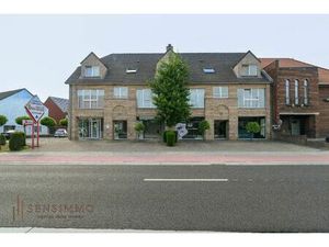 INVESTEERDERSOPPORTUNITEIT - GEBOUW MET TOONZAAL + 4 APPARTEMENTEN + MAGAZIJN + GARAGEBOXE