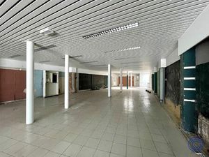 IN OPTIE: Ruim winkelpand ca. 240m² in het centrum van Kontich!