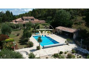 Maison - 4 pièces - 219 m²