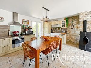 Vente maison 4 pièces 69 m² à Cuges-les-Pins (13780)  318 000 €