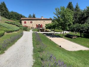 Vente propriété 9 pièces à Saint-Apollinaire-de-Rias (07240)  749 000 €