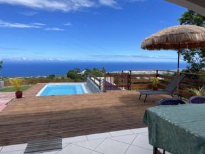 Location meublée maison 5 pièces 110 m² à Saint Pierre (97410)  1 760 €