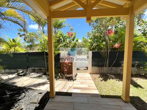 VILLA T4 MEUBLEE AVEC PISCINE PETIT BOURG