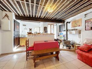 Grand appartement F1 avec coin nuit au cœur du village de Péone (06470)