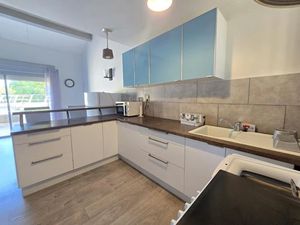 Location meublée appartement 1 pièce 40 m² à Saint-Martin-de-Crau (13310)  740 €