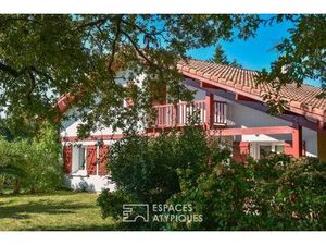 Maison avec piscine et son parc arboré