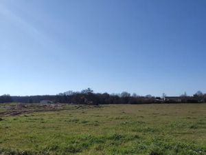 Vente terrain 411 m² à Cozes (17120)  69 000 €