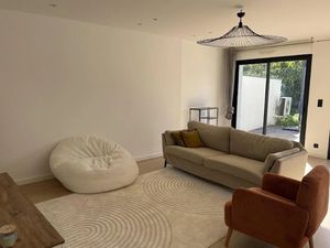 Location meublée maison 5 pièces 141 m² à Saint-Jacques-de-la-Lande (35136)  1 800 €