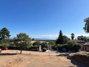 Vente terrain 652 m² à Les Mayons (83340)  127 500 €