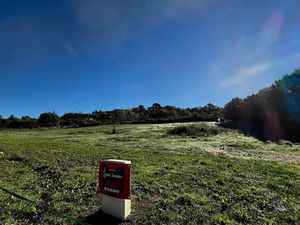 Vente terrain 851 m² à Pierrevert (04860)  150 000 €