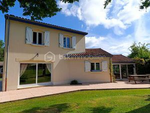 Maison traditionnelle de 164 m² à Saint-Laurent-Sur-Manoire
