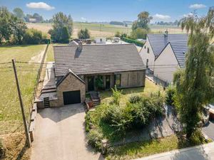 ///Sous option/// Villa 3 ch 1 bur avec piscine intérieure e