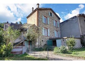 Maison de village en pierre à rénover