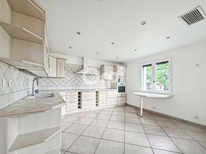 Maison familiale prête à vivre avec confort moderne et terrain arboré