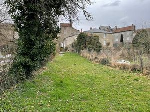 Vente immeuble à Bourganeuf (23400)  59 920 €
