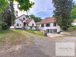 **SOUS OPTION ** Villa 350m² à rénover à l'entrée du Bois de