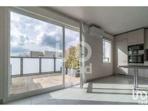 Vente Appartement 4 pièces à Charbonnières-les-Bains (69260) : à vendre 4 pièces / 96m² Ch