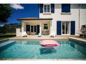 Villa mitoyenne avec piscine