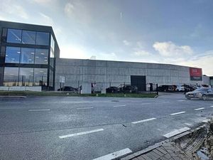 Bâtiment de locaux professionnels à louer à Waregem