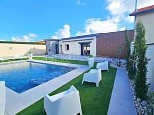 Vente maison 6 pièces 255 m² à Ouches (42155)  450 000 €