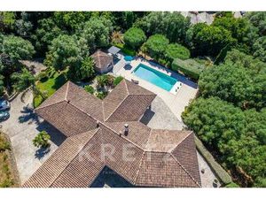 Villa d'Architecte de 235m2 situé dans un parc de 5000m2 avec Pi