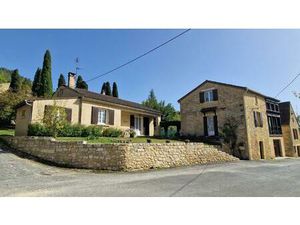 Ensemble de deux maisons proches des commerces