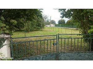 Terrain constructible 930 m2. Proche de Beaune