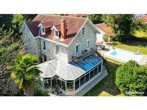 Maison 6 pièces 262 m²