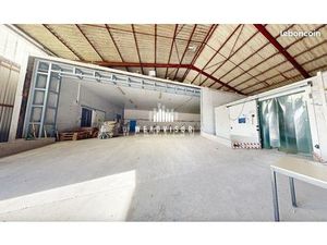 Local d'activité 473 m²