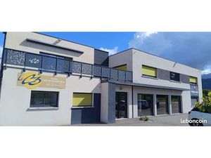 ? Bureau lumineux de 48 m² à Louer – Coublevie (C3)