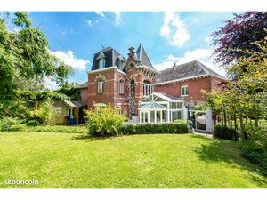 MAISON DE MAÎTRE DE 250m2 sur 1848m2