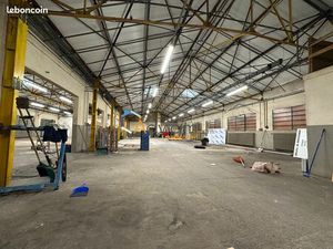 Local 235 m² Saint-Genest-Lerpt