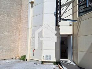 Local commercial 12 m² POUSSAN