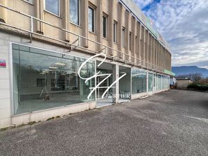 Vente local commercial 3 pièces 167m2 Saint-Martin-le-Vinoux 38950 - 214000 € - Surface Pr