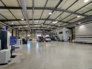 2 901 m² de locaux d'activité récent sur une parcelle indépendante à vendre sur la zone Mo