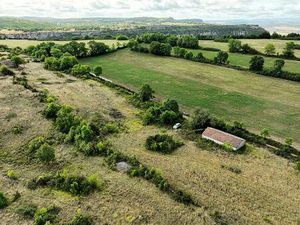 Terrain agricole de 2 3 hectares avec grange - Cadre naturel