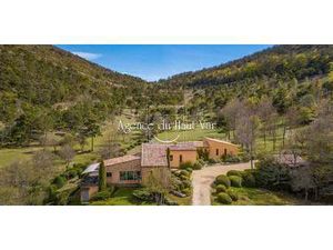 Villa avec piscine et terrasse Bargème (83)