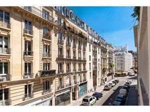 Appartement de 2 chambres de luxe en vente à Montmartre  Abbesses  Grandes-Carrières  Pari