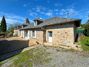 Vente maison 7 pièces 212 m² à Saint-Martial-de-Gimel (19150)  299 000 €