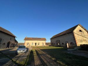Corps de ferme sur plus d'un hectare à Saint-Bonnet-Tronçais